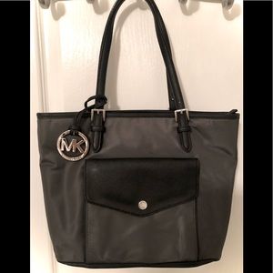 MICHAEL KORS Grey/Black Nylon & Leather Jet Set Tote ✔️